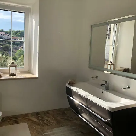 Olife Milna Holiday home